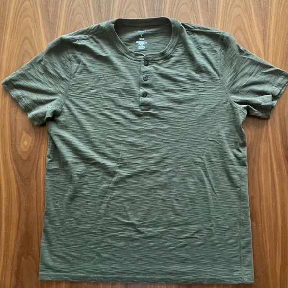 Like new. Set of 2 Sonoma Heathered Olive green & Grey 3 Button Henley- Men's L - Picture 4 of 11